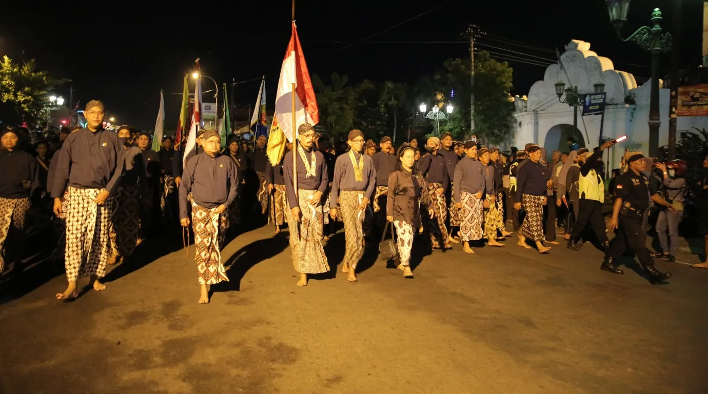 tradisi malam satu suro