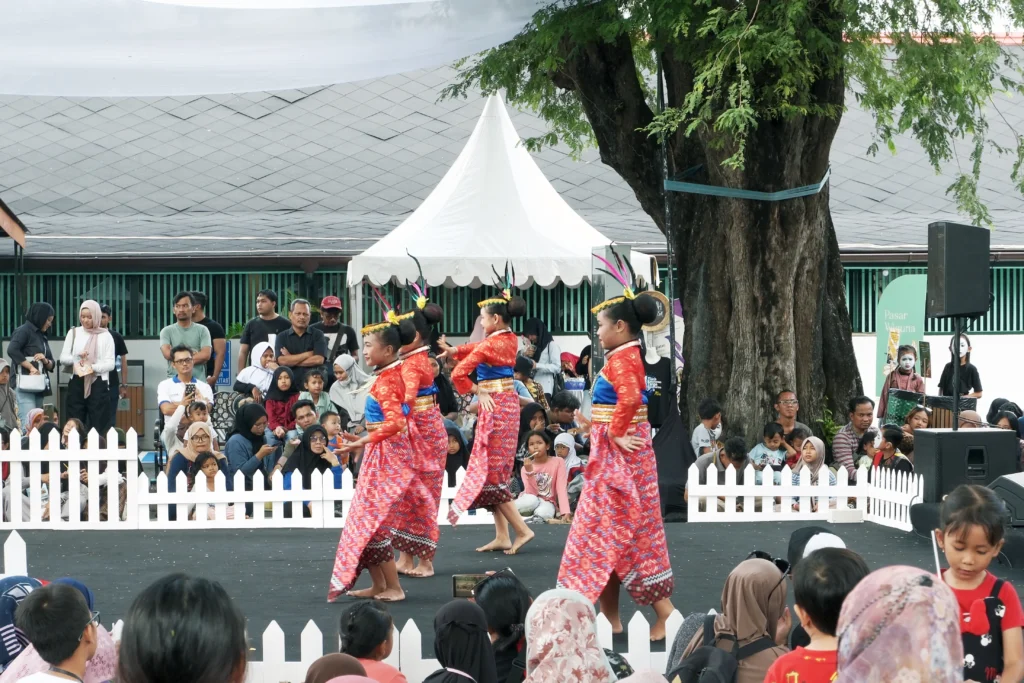 gya! dolan sesarengan