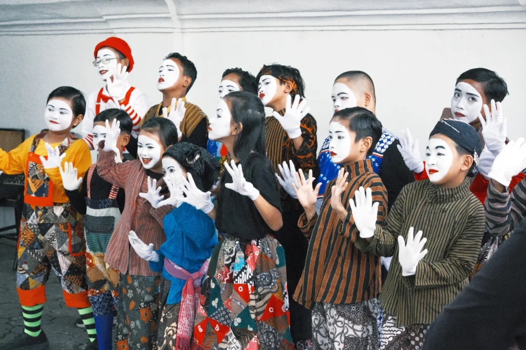 gya! dolan sesarengan