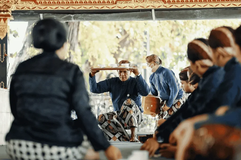 Penggunaan pakaian adat yogyakarta