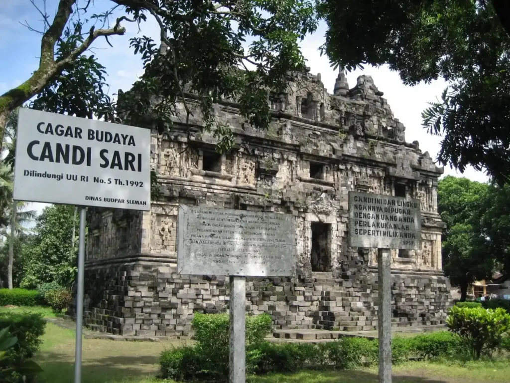 Keunikan Candi Sari Dua Lantai