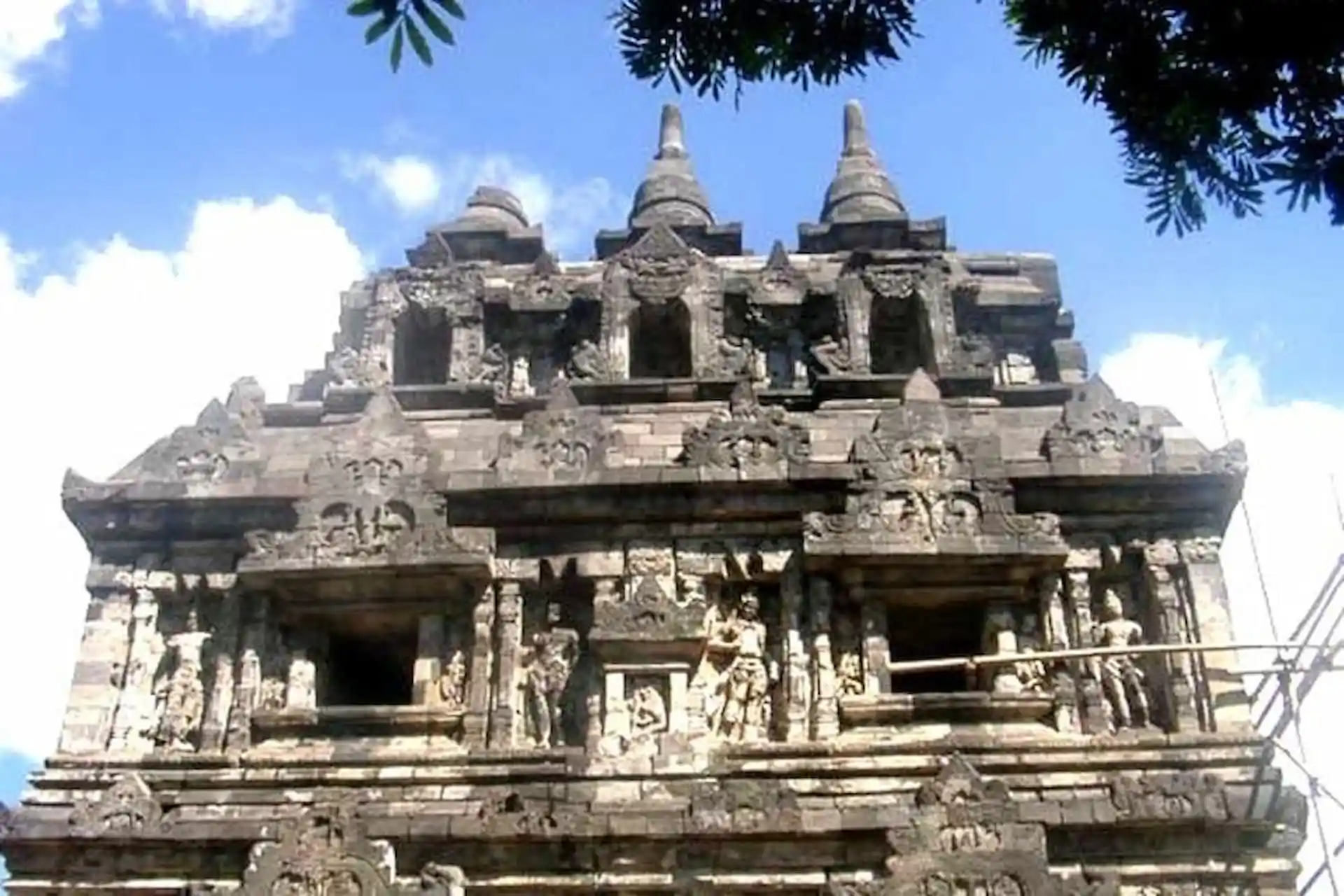Perbandingan Candi Sari dan Candi Kalasan