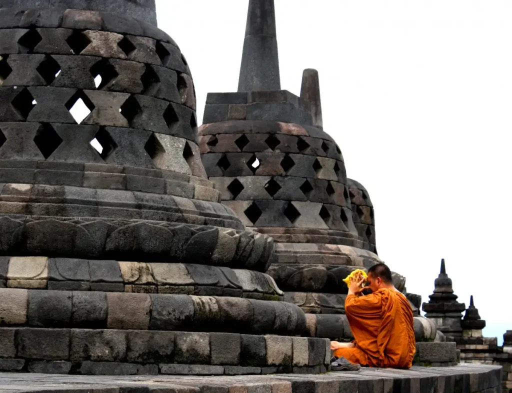 Arsitektur dan Filosofi Tiga Dunia Candi Borobudur