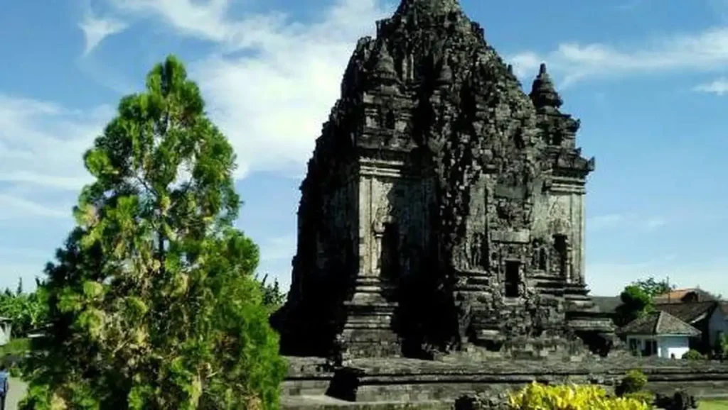 Explore Candi Kalasan Pagi Hari