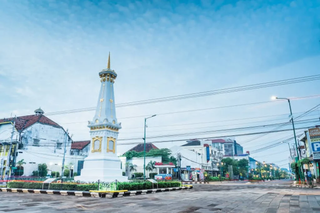 liburan keluarga di jogja | Tugu Pal Putih