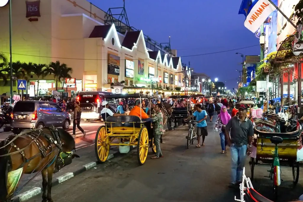 Suasana Malioboro di Malam Hari