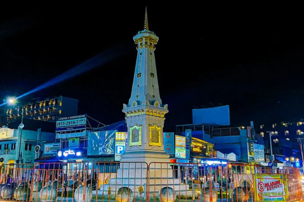 Tugu Yogyakarta di Malam Hari