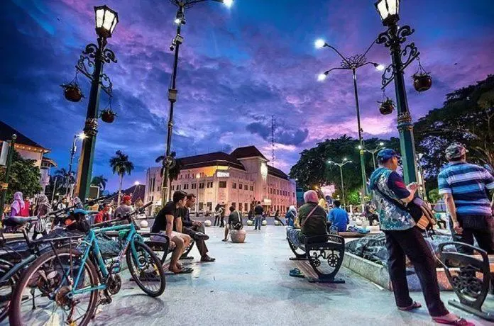Titik 0 Kilometer Malioboro Malam Hari