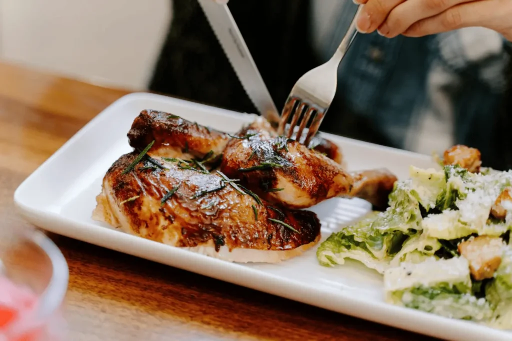 Ayam Goreng Kalasan Tanpa Kremes di Restoran