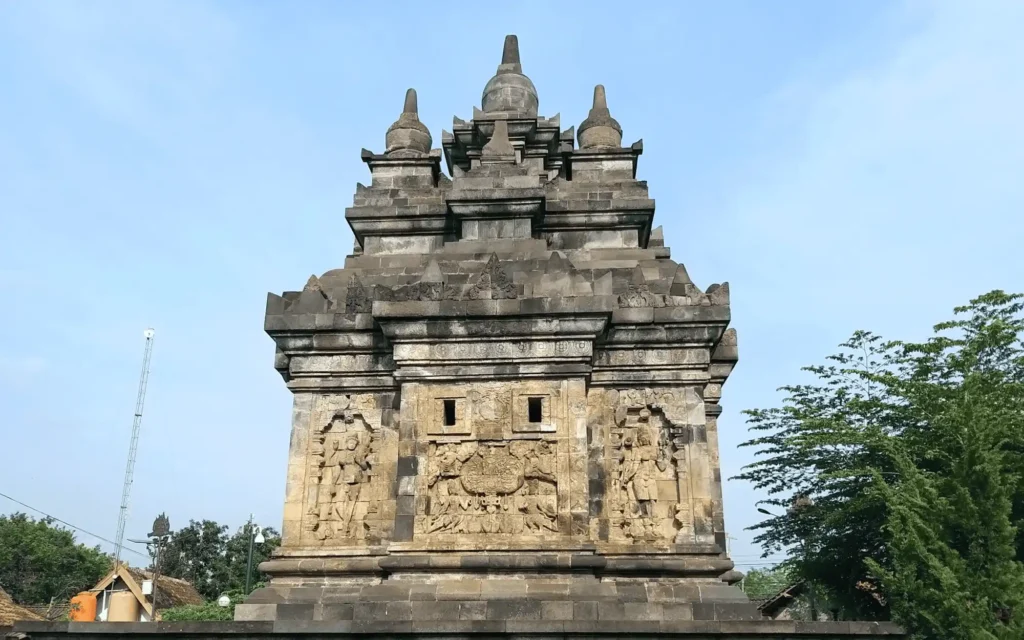 Arsitektur dan Material Candi Pawon