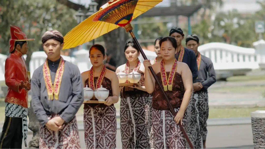 Patehan: Tradisi Penyajian Teh