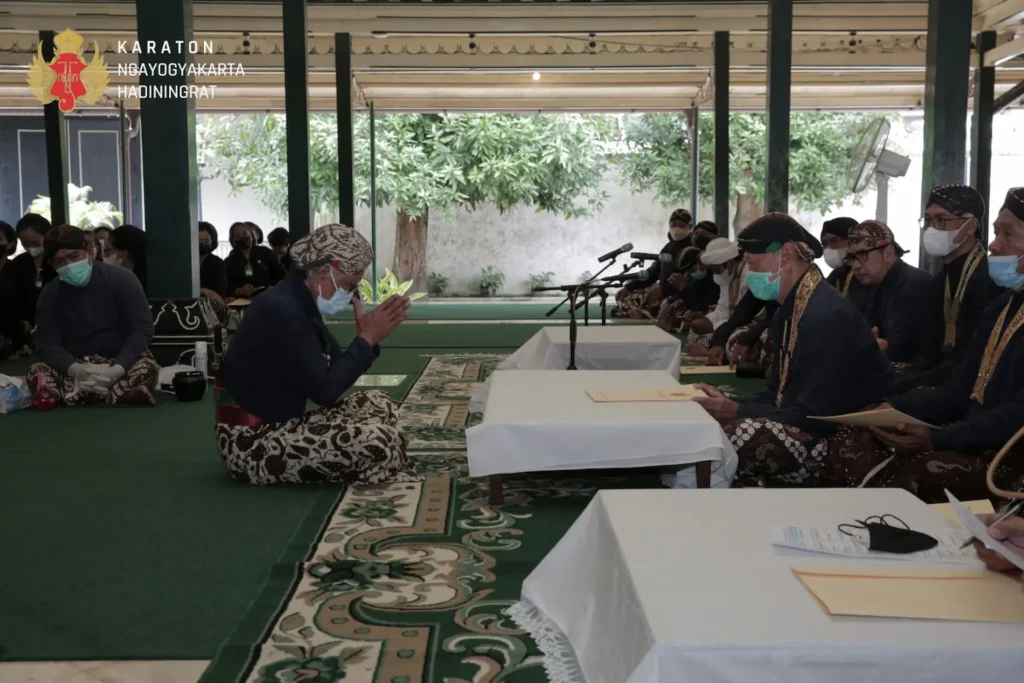 Prosesi Wisuda Abdi Dalem