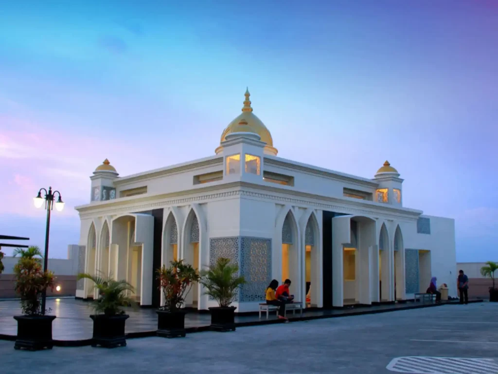 Masjid di Plaza Ambarrukmo