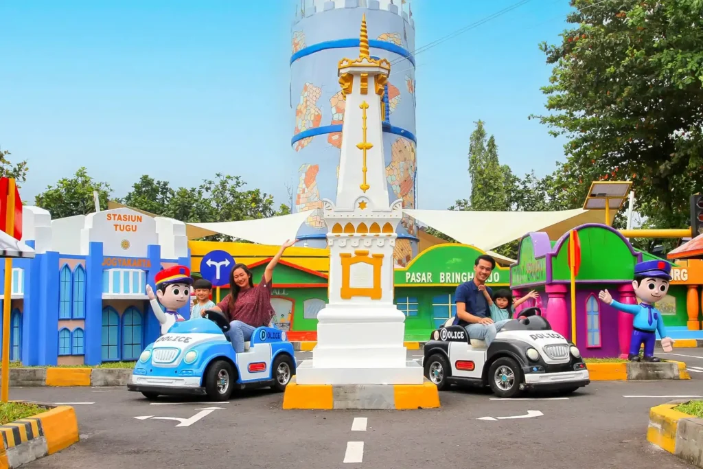 Satu Keluarga Bermain di Kids Fun Park