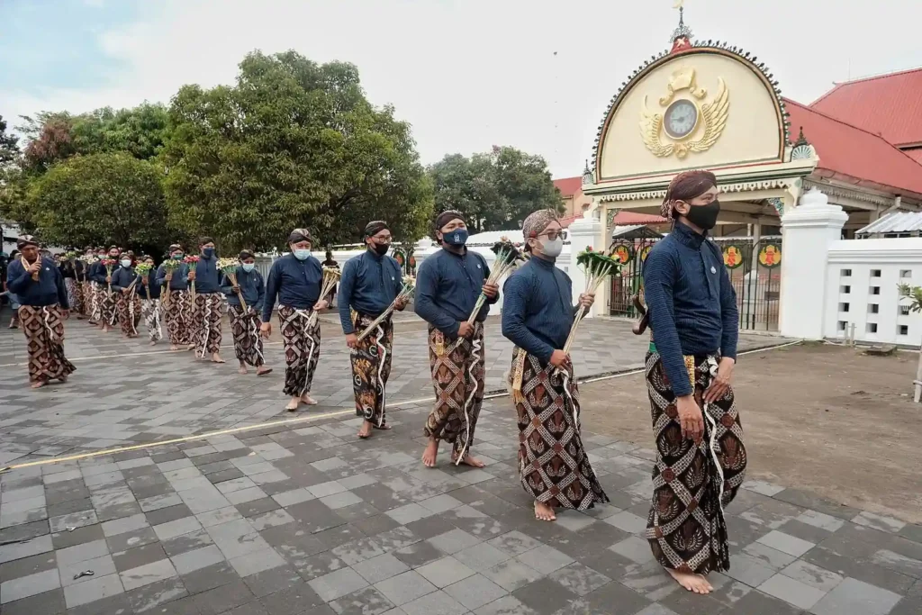 Syarat dan Cara Menjadi Abdi Dalem