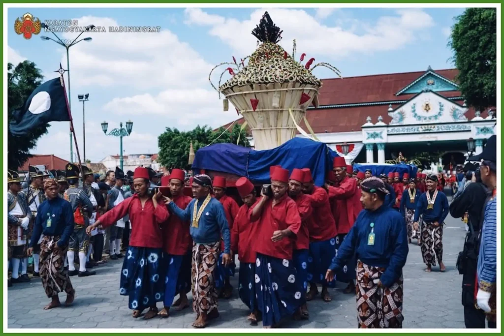Pelaksanaan Grebeg Berdasarkan Kalender Jawa