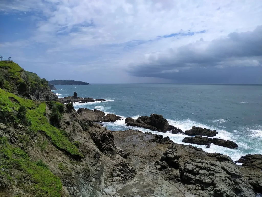 Tebing di Pantai Siung
