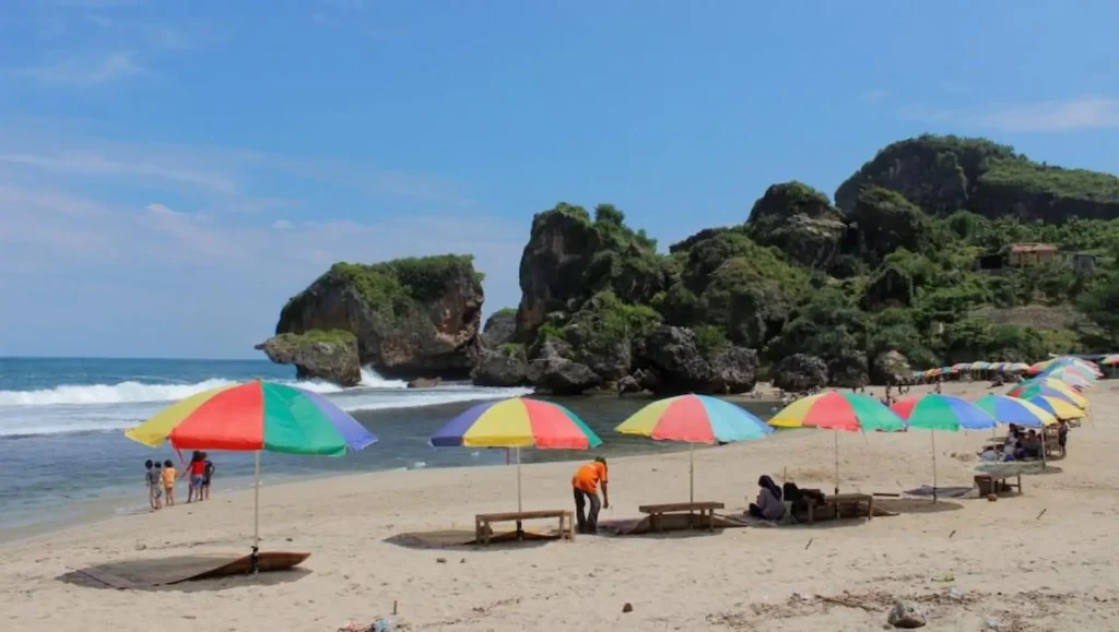 Bermain di Area Pantai Siung