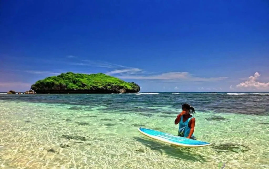 Mendayung Kano di Pantai Sadranan