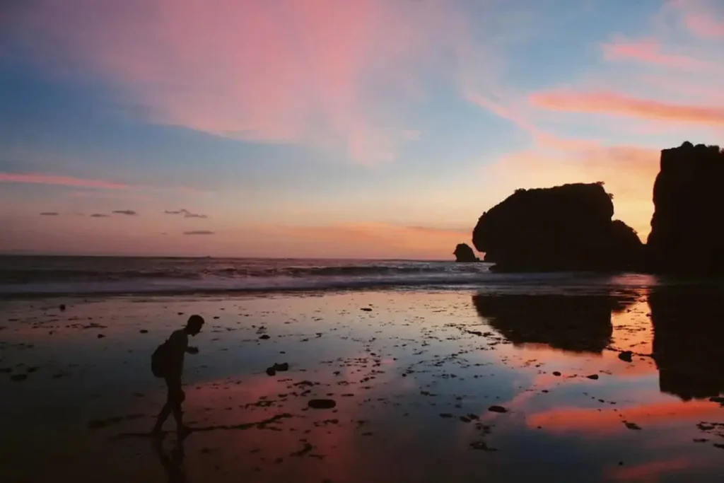 Sunset di Pantai Siung
