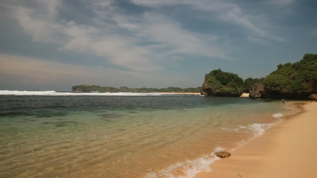 Suasana Sore Hari di Pantai Sadranan