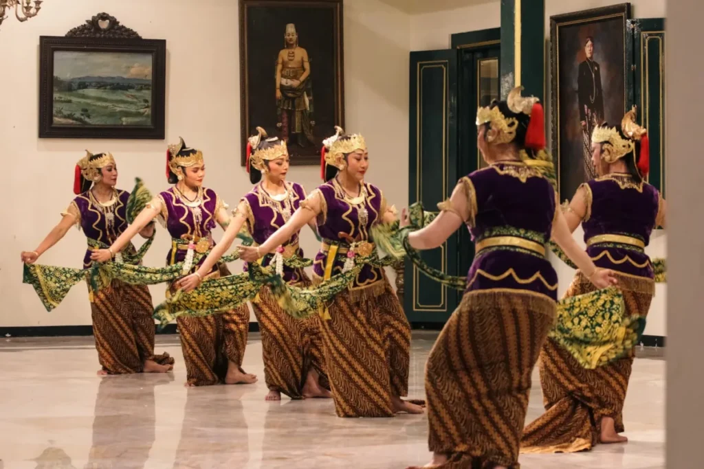 Tari Bedhaya dan Serimpi